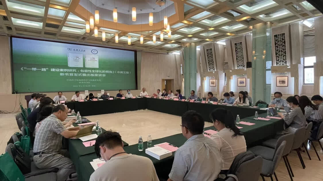 图片包含 室内, 天花板, 人, 人们描述已自动生成 图片包含 室内, 天花板, 人, 人们描述已自动生成